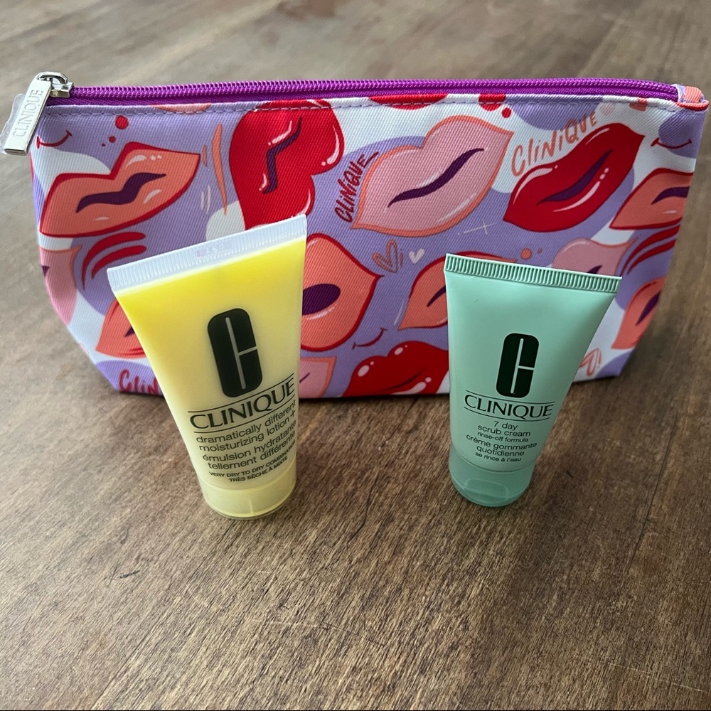 New Clinique Cosmetic Bag & Samples